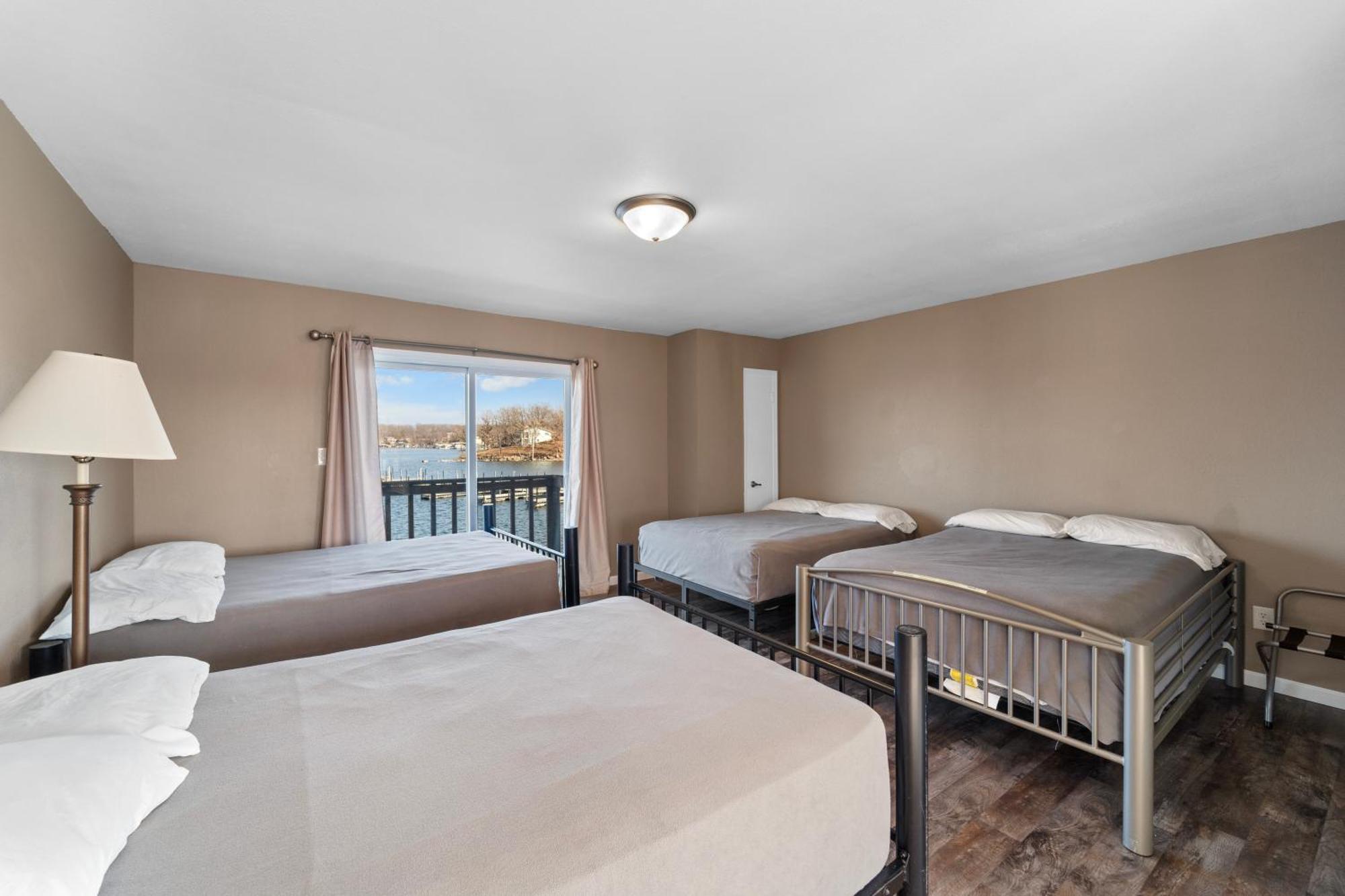 Lazy Gator House- Sleep 20- Bachelor Parties Welcome Lake Ozark Dış mekan fotoğraf