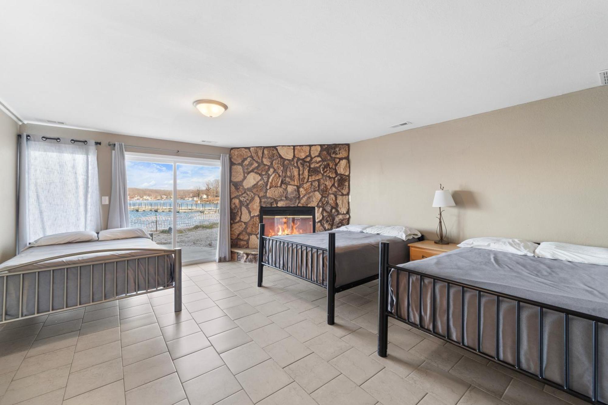 Lazy Gator House- Sleep 20- Bachelor Parties Welcome Lake Ozark Dış mekan fotoğraf
